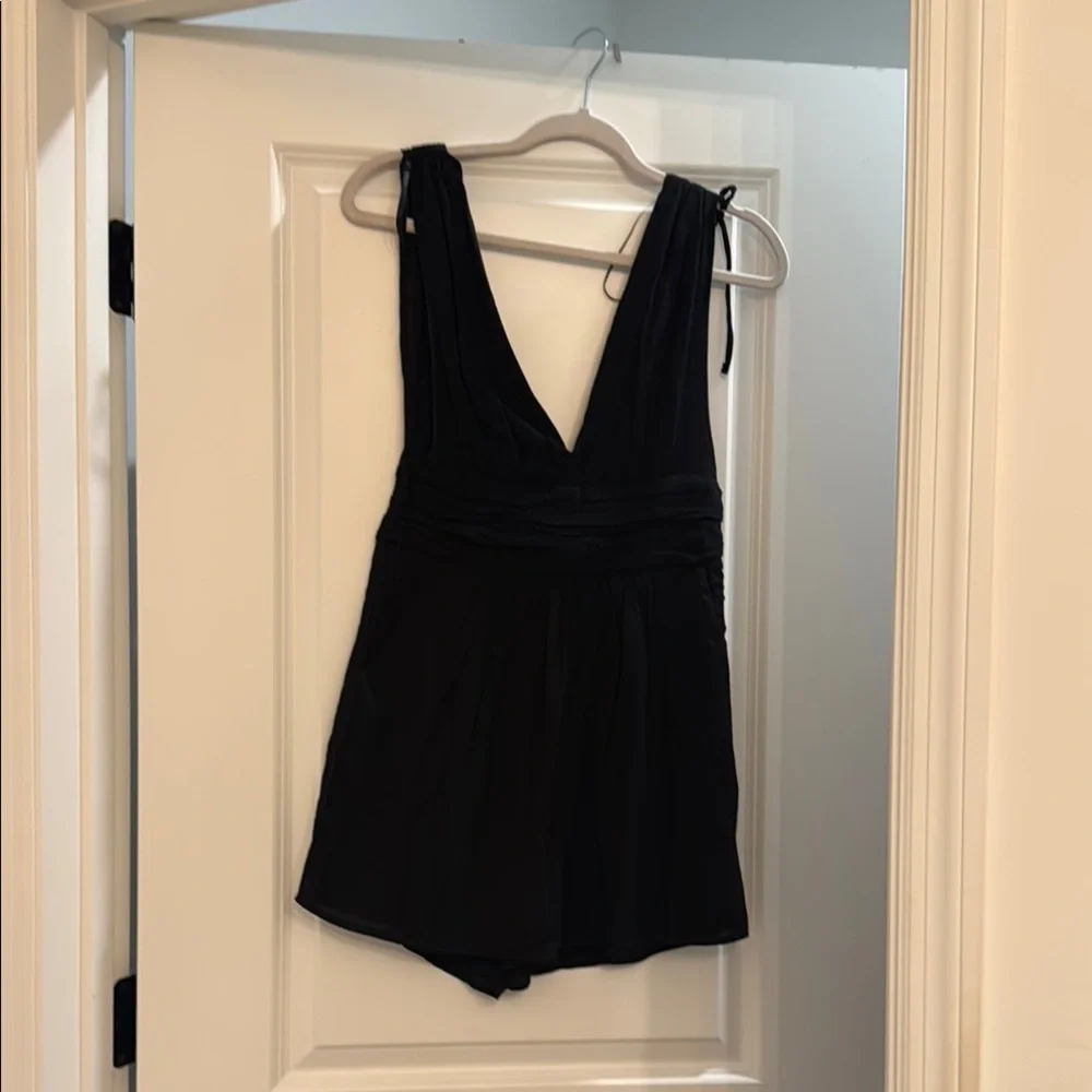 NWOT-Romper Chic Black Sleeveless Romper - Picture 4 of 13
